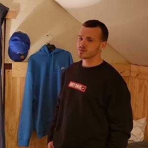 Meet your Posher, Dustin